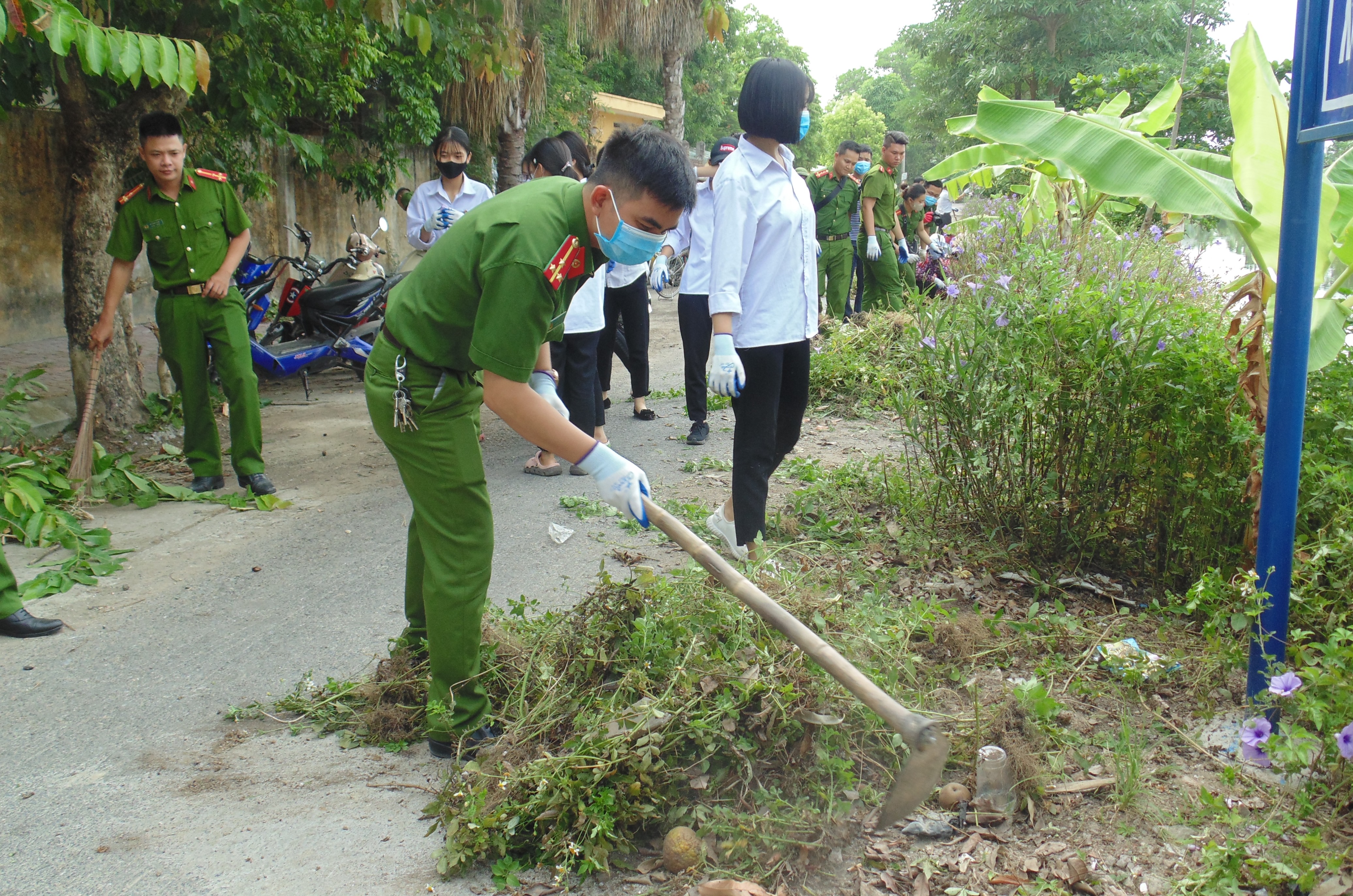 Phòng Cảnh sát môi trường,  CAH Vĩnh Bảo và UBND TT Vĩnh Bảo:  Tuyên truyền vận động thu gom, xử lý chất thải